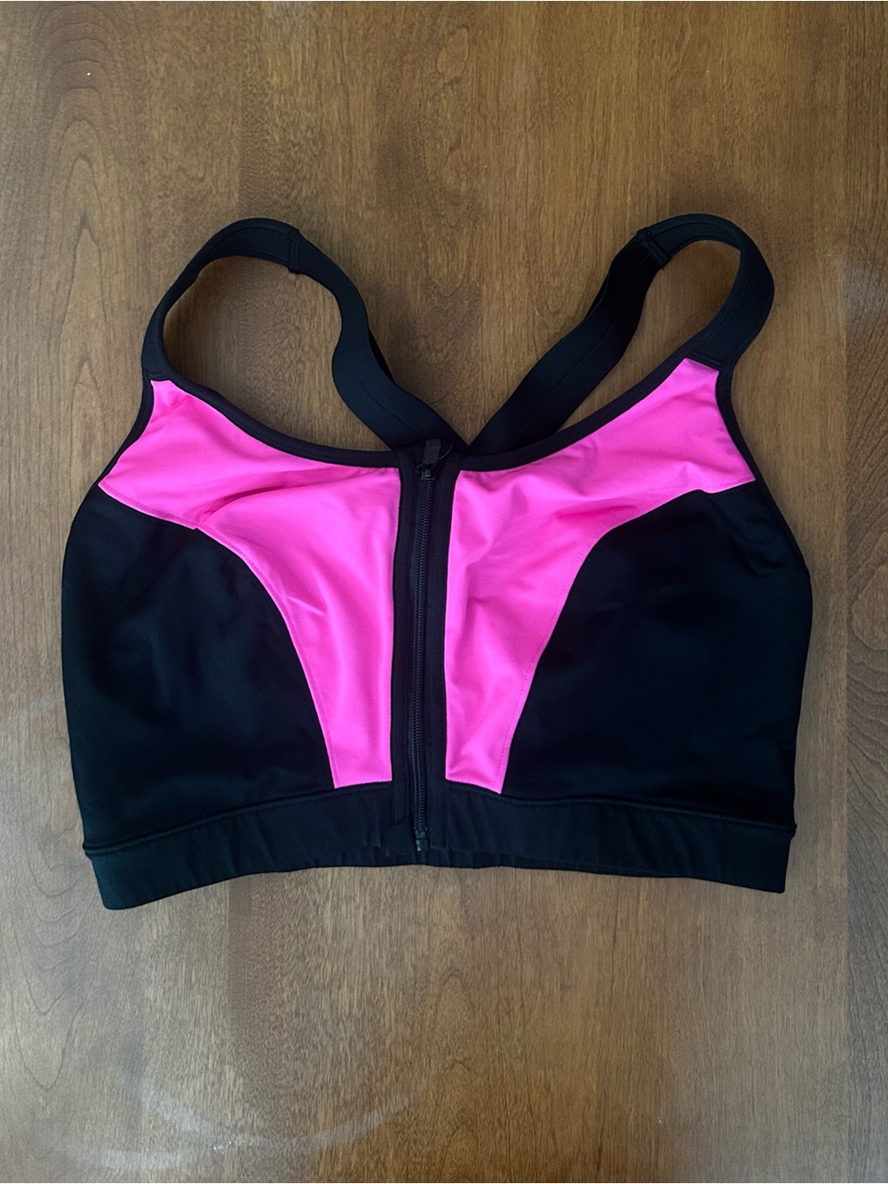 NWOT Livi Active Black and Hot Pink Front-Zip Sports Bra. Size 40 F
